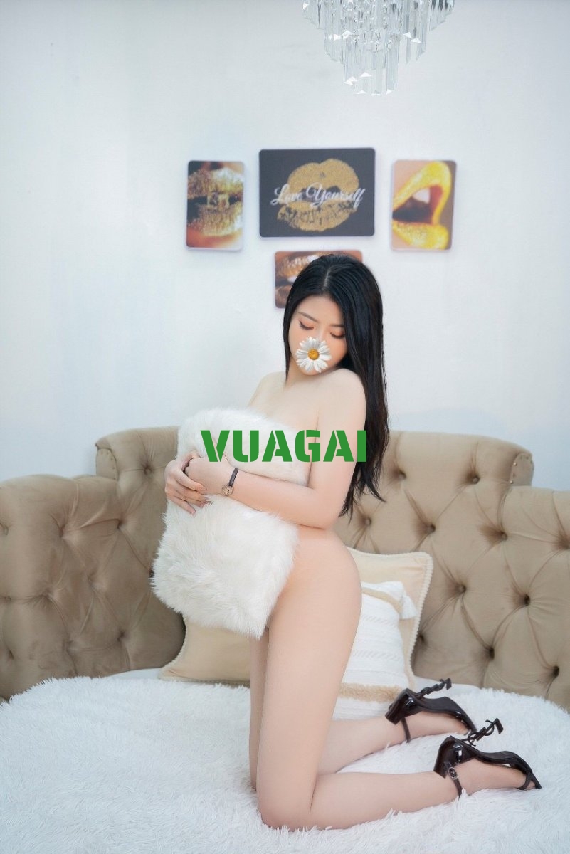 NGỌC TRINH, CHÂN DÀI, TÌNH CẢM, BÍM KHÍT,LÀM TÌNH PHÊ PHA.