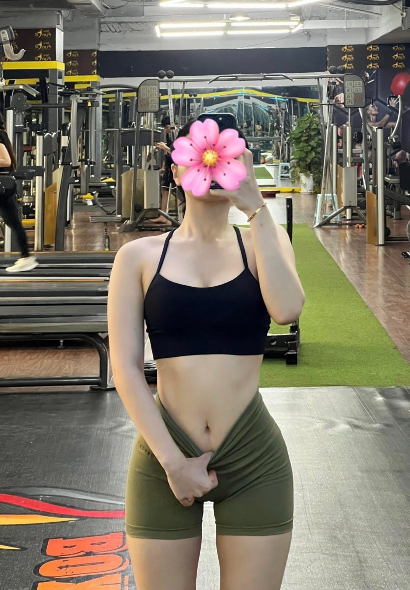 Chủ tiệm Nail, Hot Facebook cặp mông siêu phẩm